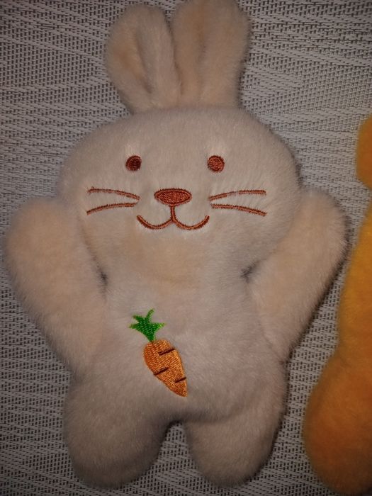 М'яка іграшка заєць