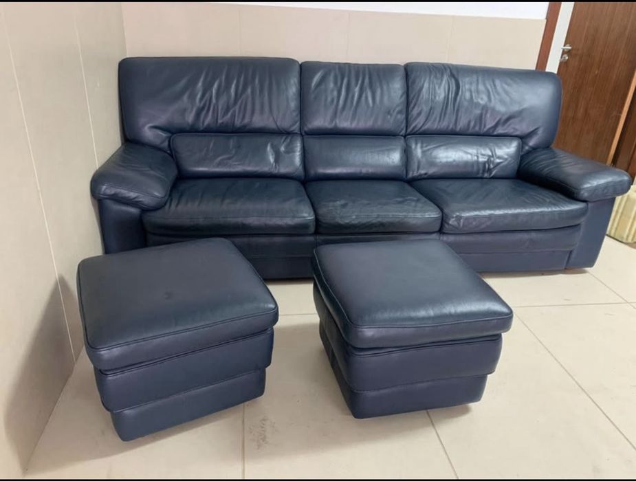 Sofa em pele azul