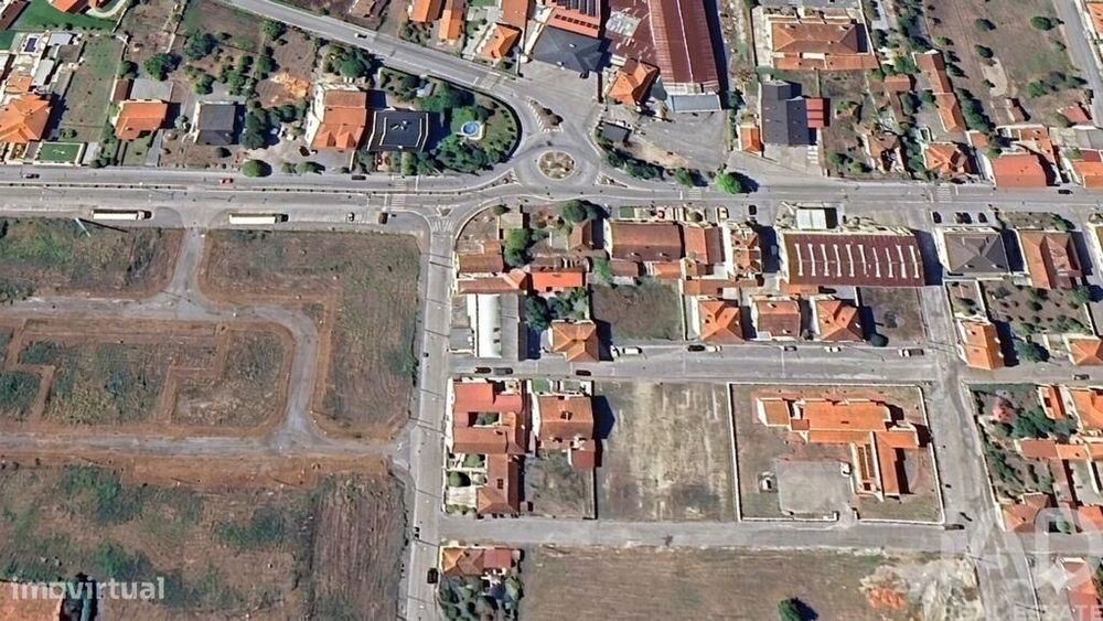 Commercial Store / Business Establishment in Castelões, 317.00 m2