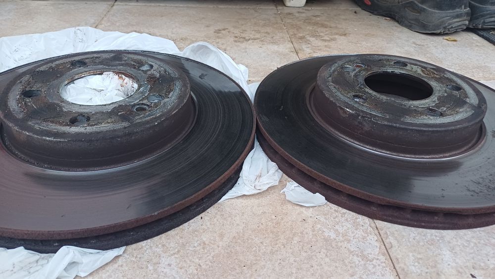 2 discos de travão frente Mercedes Classe A W177 usados
