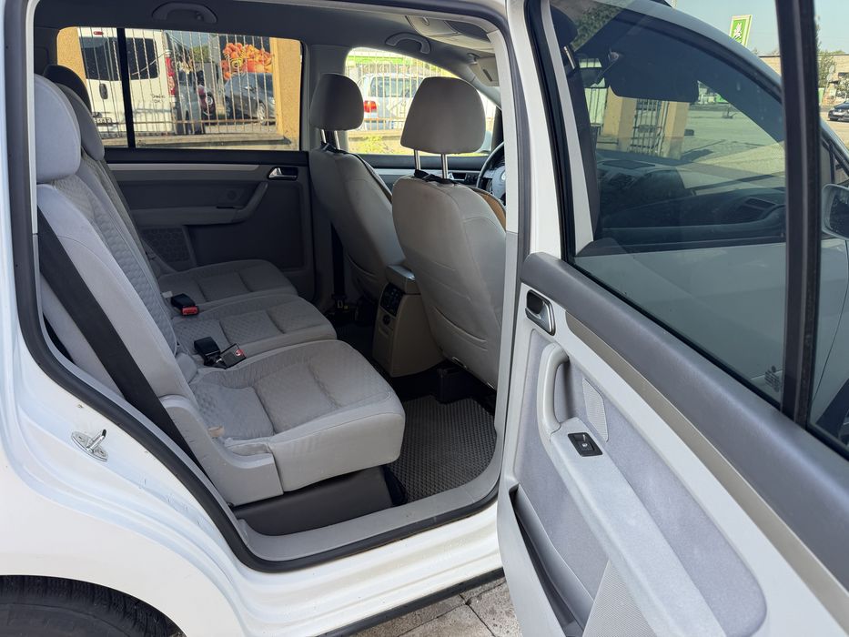 Volkswagen Touran ( Avtomat )