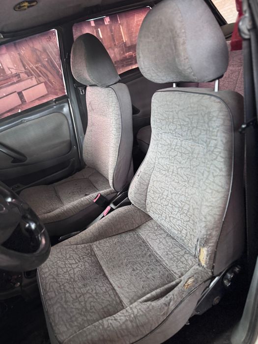 Автомобіль Ваз 2199