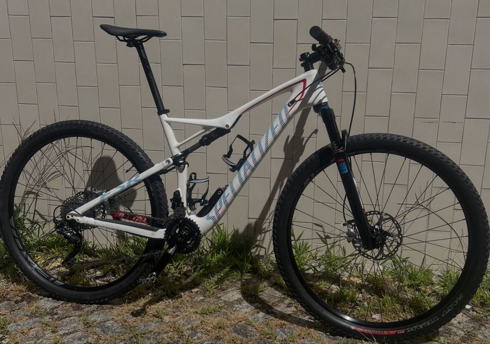 Bicicleta BTT Specialized suspensão total L