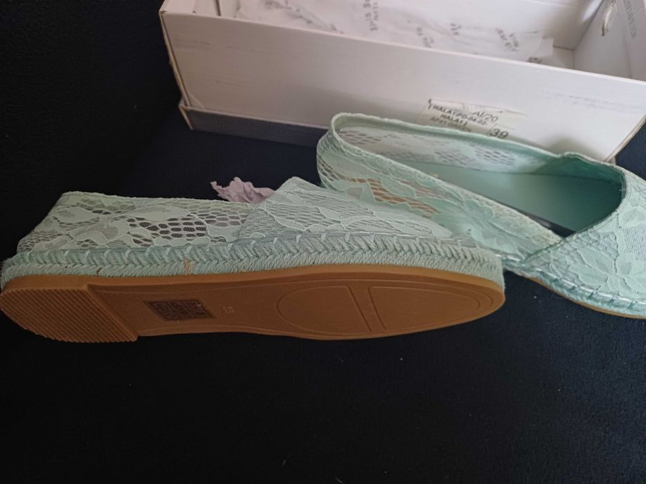 Nowe buty ażurowe