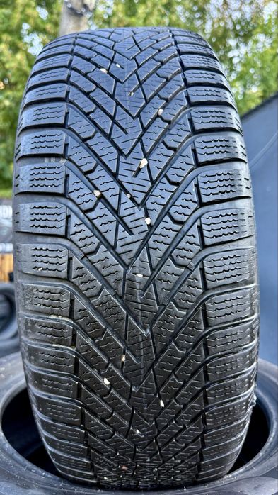 Шини зимові 215/55 r17 Pirelli в ідеальному стані 23 рік