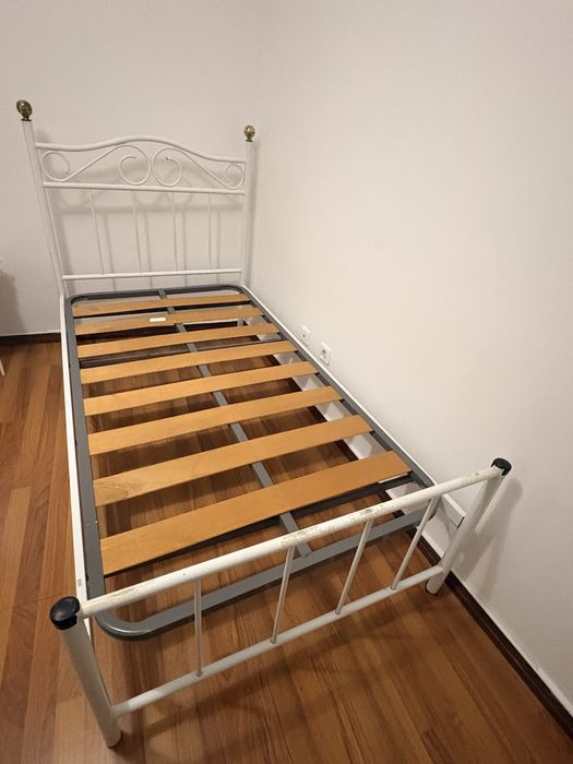 Vende-se Cama Solteiro