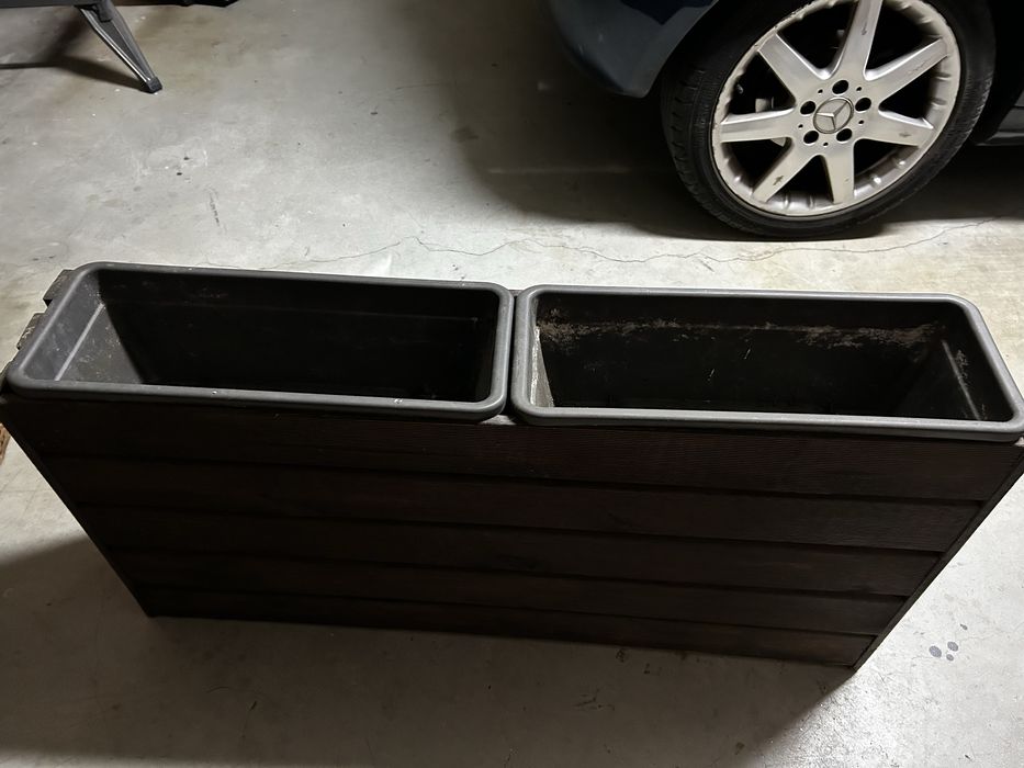 Floreira madeira envernizada