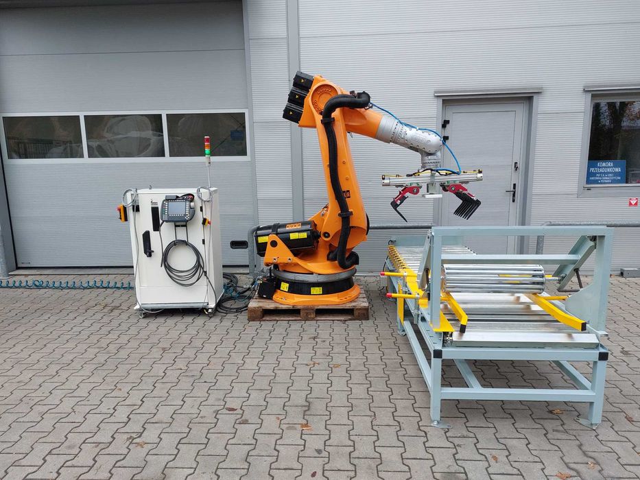 Paletyzator Paletyzer Zrobotyzowana paletyzacja worków kartonów KUKA