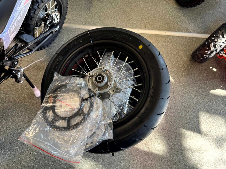 Komplet kół MRF ER 2.0 kW SM na asfalt - nowe zestawy od 4xmoto.pl