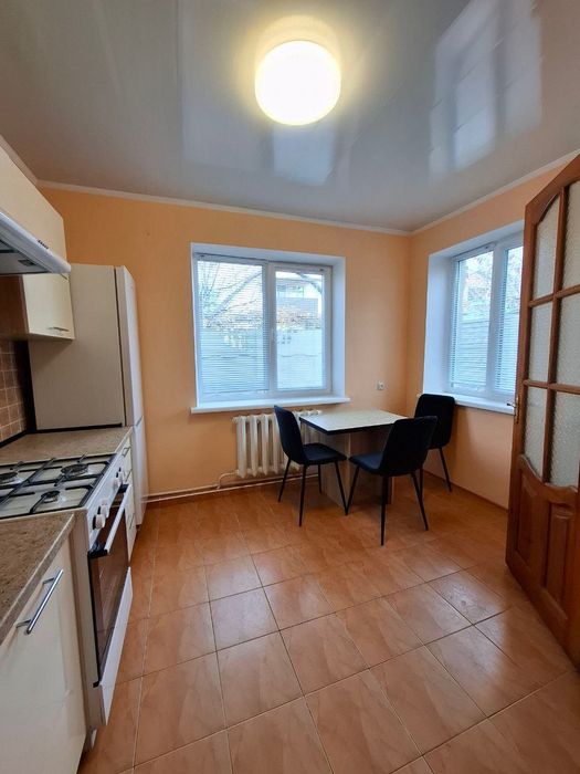 Оренда частини будинка район Старе місто