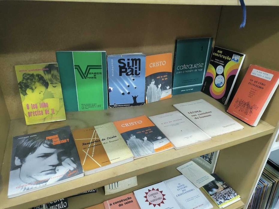 Conjunto de 80 livros temáticos de Religião, Moral e Vida Espiritual