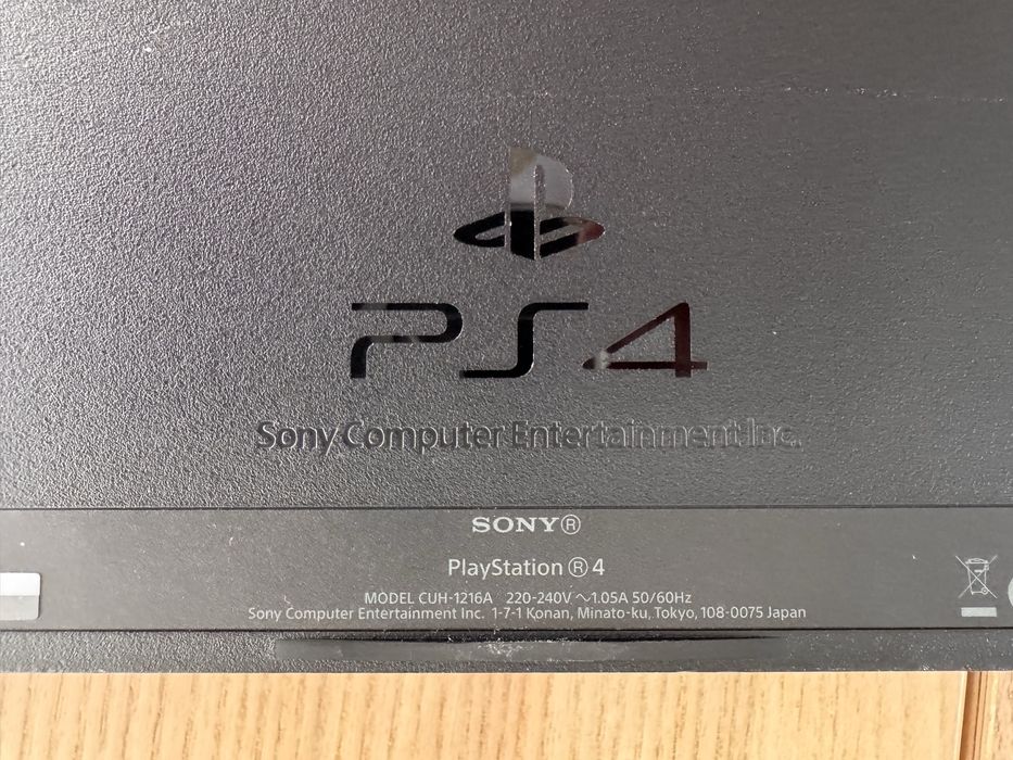 PS4 fat 500gb + comando sem fios + fios+ jogos