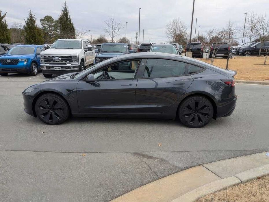 Tesla Model 3      2024
