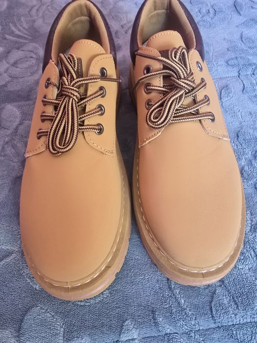 Sapatos tamanho42- 43 novos sem qualquer uso