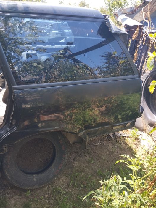 Продам кузовні запчасті пас б3 б4 авді крила стакани пораги