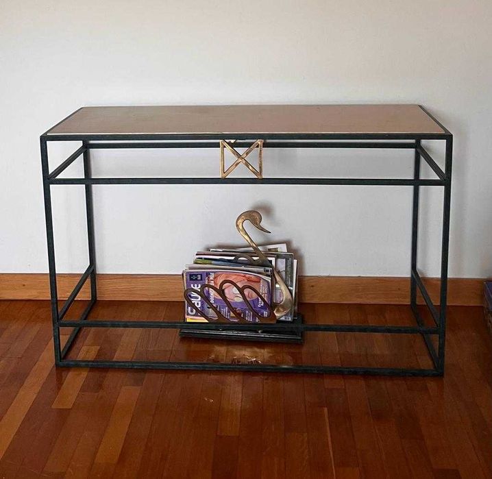 Mesa de apoio/ consola com tampo em pedra moleanos