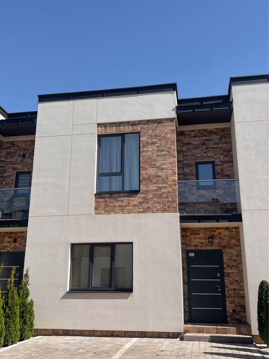 Продаж сучасного та затишного котеджу