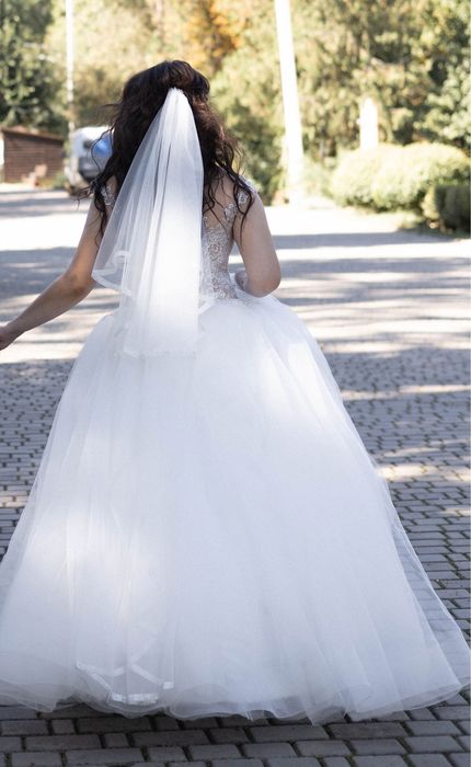 Продаж весільної сукні