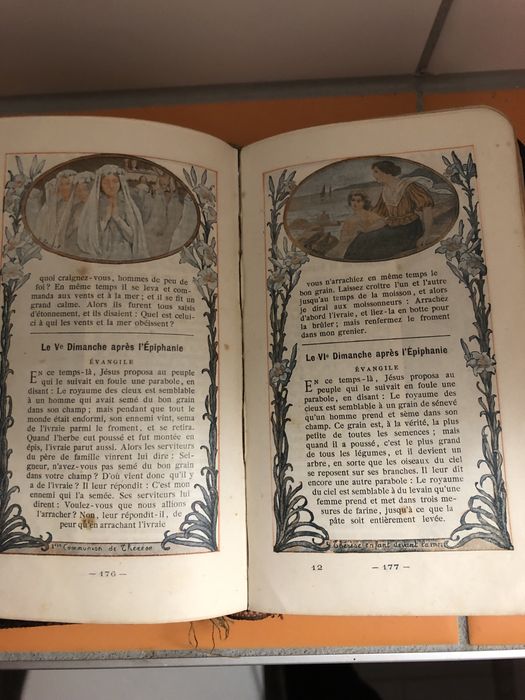 Старинная антикварная книга на французком языке