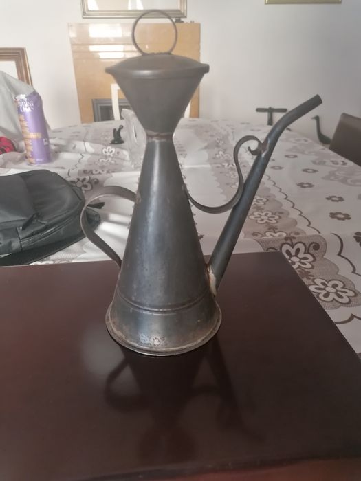 Antiga  Almotolia em Metal Oriente Medio Sec.xix