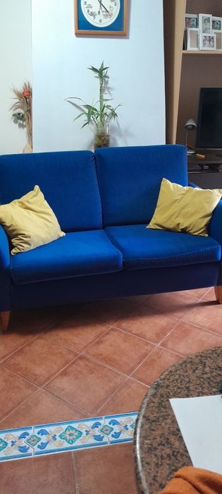 1 sofa azul 2 lugares e 1 sofa de 1 lugar