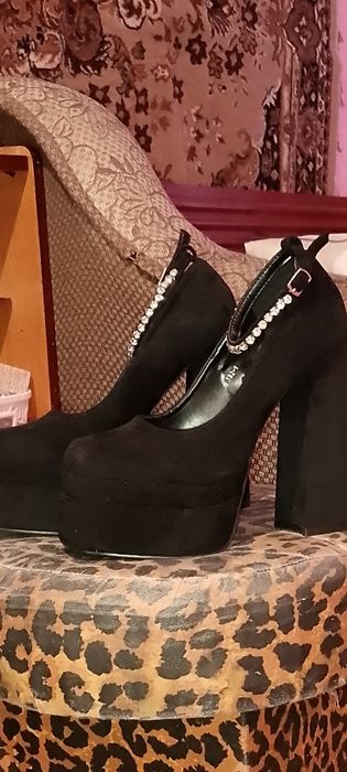 Продам туфли новые