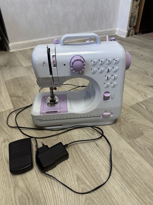 Швейна машинка  (12 функцій)