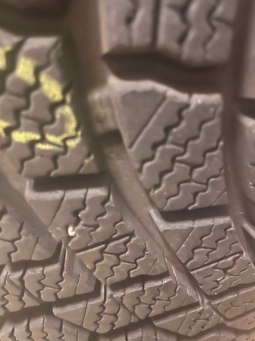 Sprzedam opony zimowe "bridgestone blizzak"4 szt- bardzo dobry stan.