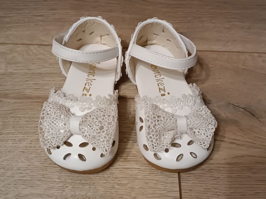 Pantofle baleriny r.22 białe eleganckie dziewczynka