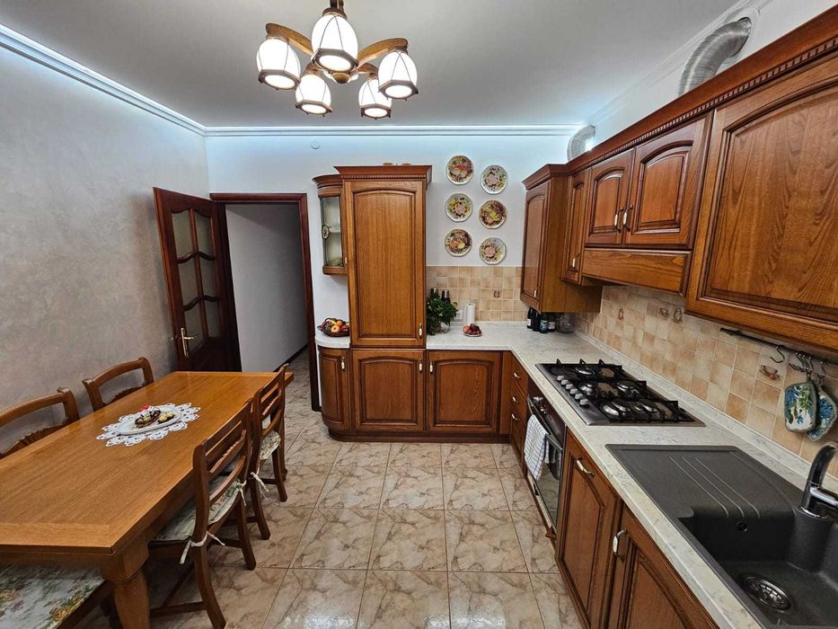 Квартира в новому будинку  з меблями та технікою