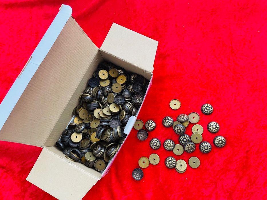 Продам металеву Фурнітуру для шиття (декоративні елементи, заклепки)