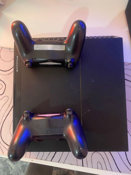 Playstation 4 usada, 500g, dois comandos originais da ps4