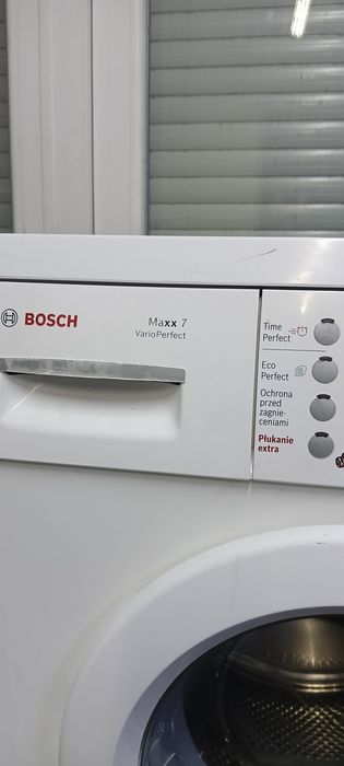 Пральна машина з баком на воду.