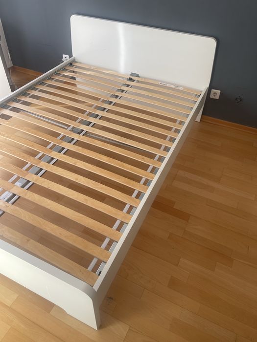 Cama Ikea com estrado