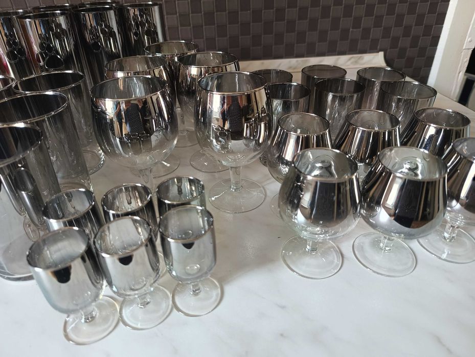 Kieliszki szklanki zestaw szkła