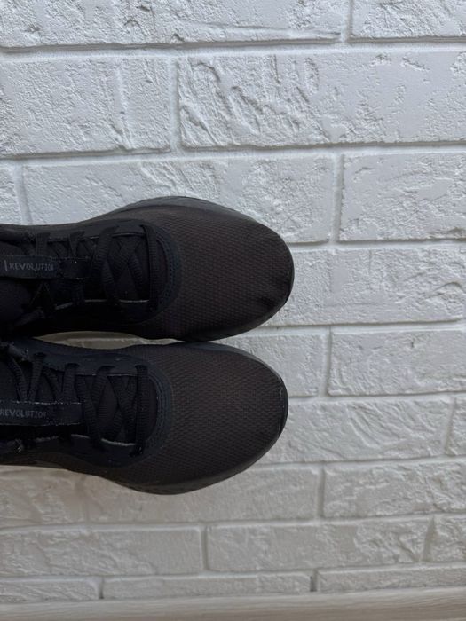 Кросівки Nike Revolution 5