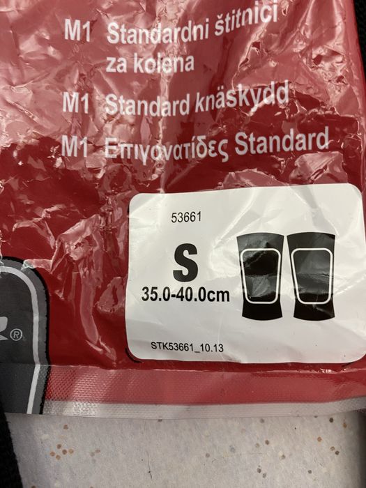 Спортивні речі футбольні щитки Mitre, наколінники, рукавички