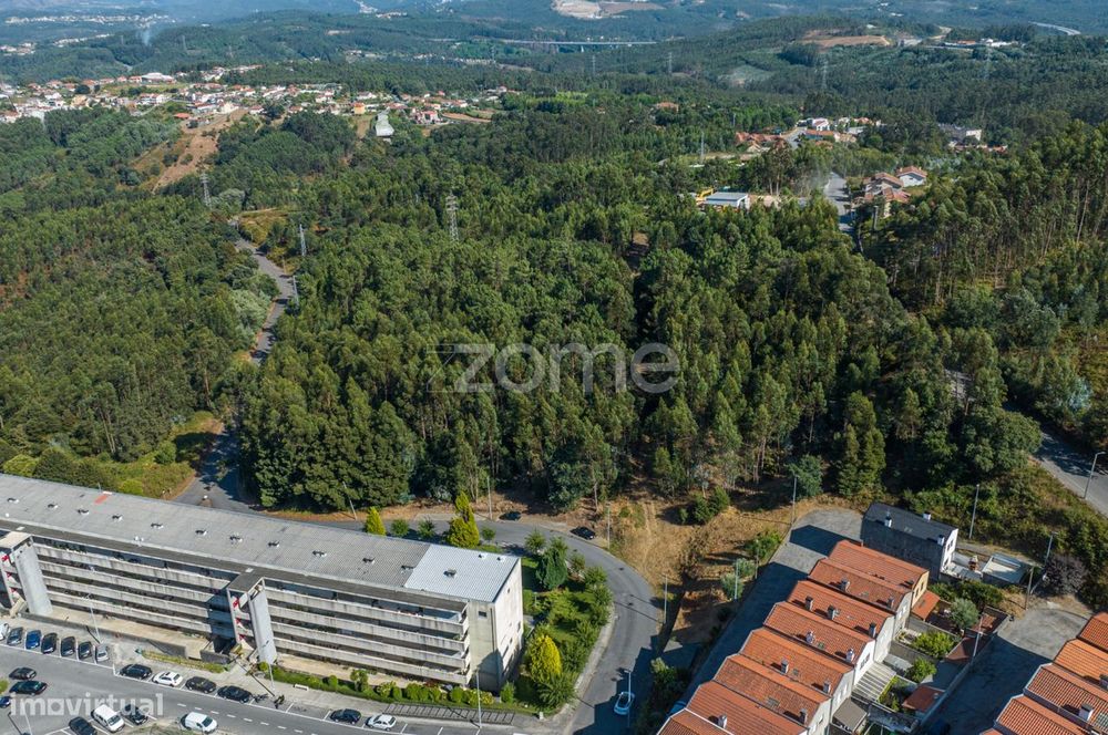 Terreno Urbanizável com 2.900 m² em Crestuma – Vila Nova de Gaia