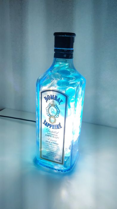 Candeeiros em garrafa de gin
