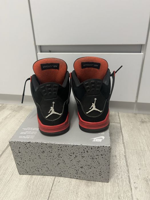 Air Jordan 4 Retro Thunder