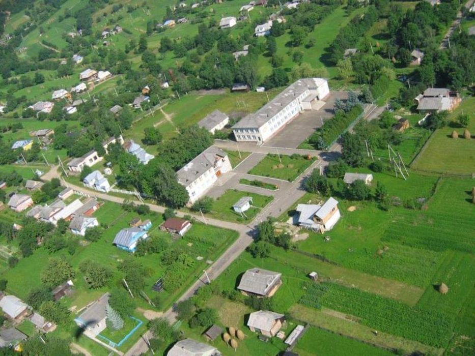 Продається земальна ділянка в горах.