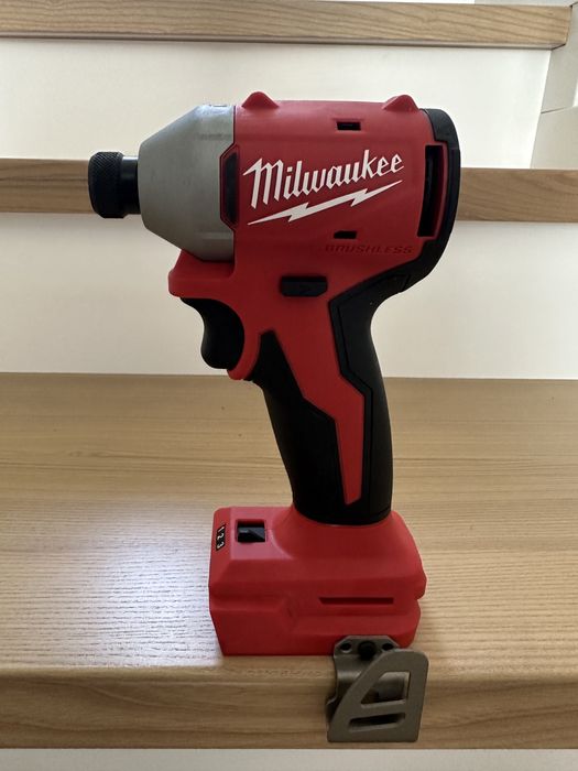 Ударний шуруповерт, імпакт, Milwaukee 3651-20