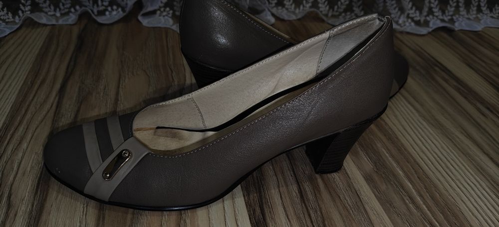 Шкіряні туфлі жіночі