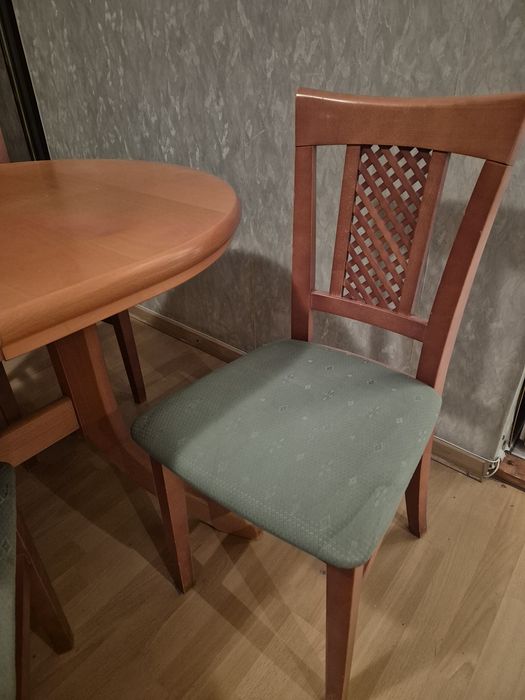 Stół drewniany + 4 krzesła, rozkładany