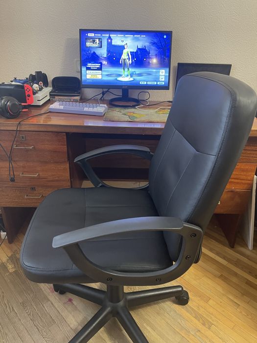 Продам офисный стул jysk