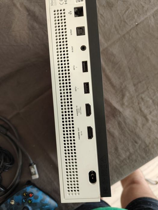 Xbox one s у відмінному стані