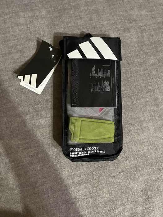НОВІ футбольні рукавиці Adidas