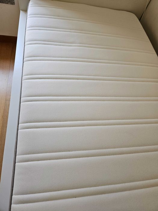 Cama 90x200 + estrado ripas + colchão de molas + caixas de arrumação