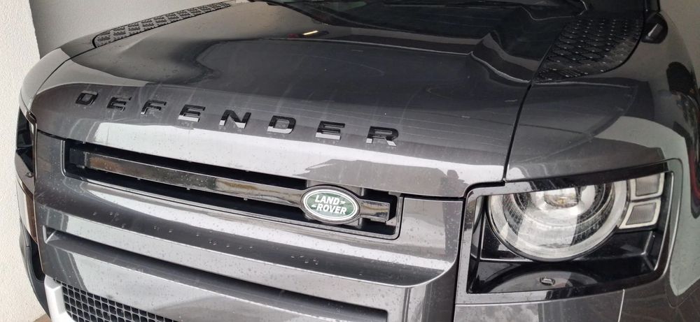 Land Rover Defender L663 90. Auto na setkę!