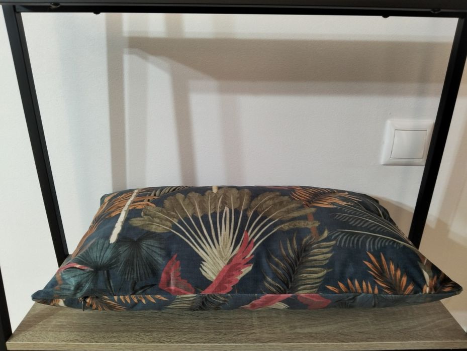 Almofada decorativa nova